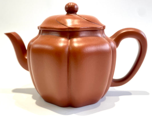 Ribbed Cloud Teapot（筋纹祥云壶）